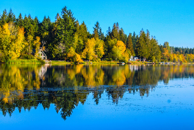Ilustrasi Tempat Wisata di Danau Toba. Unsplash/Peter Robins.