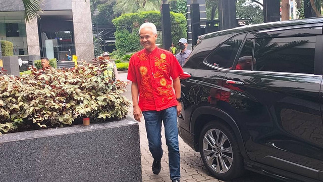 Capres 03 Ganjar Pranowo datang ke Kantor TPN Ganjar-Mahfud di Gedung High End, Jakarta, Kamis (15/2/2024). Foto: Paulina Herasmaranindar/kumparan
