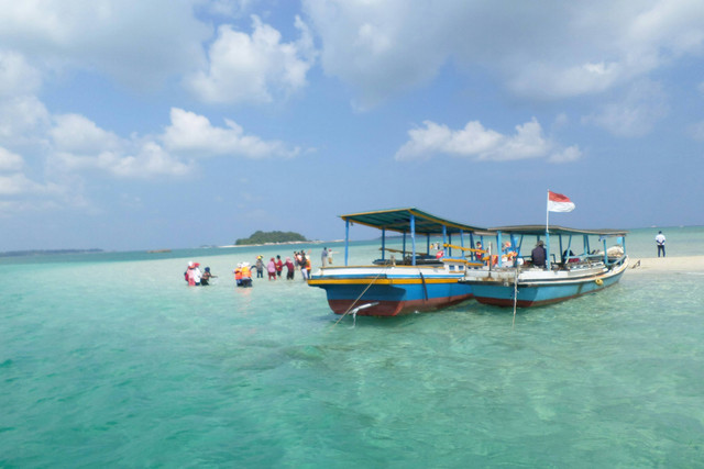 Tips Backpacking ke Pulau Derawan. Unsplash/ Ide warna.