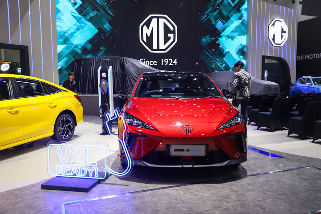 Mobil MG4 EV di pameran otomotif. Foto: Iqbal Firdaus/kumparan