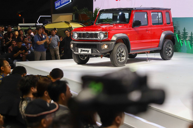 Suzuki Jimny 5-pintu ditampilkan perdana di IIMS 2024, JIExpo, Kemayoran, Jakarta, Kamis (15/2). Foto: Iqbal Firdaus/kumparan