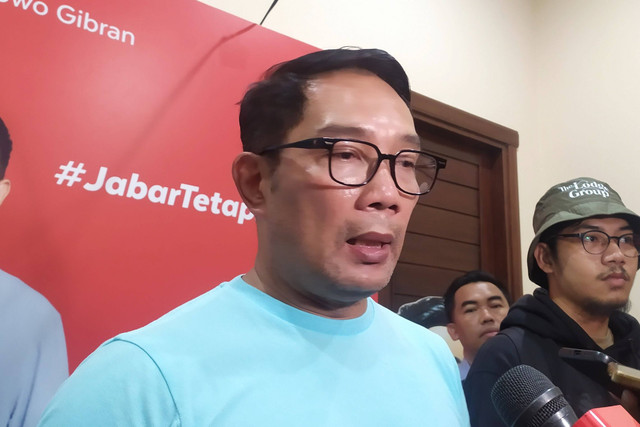 Ketua TKD Jabar Prabowo-Gibran, Ridwan Kamil, saat memberi keterangan soal kemenangan Prabowo-Gibran di Sekretariat TKD Jabar, Kota Bandung pada Kamis (15/2/2024). Foto: Rachmadi Rasyad/kumparan