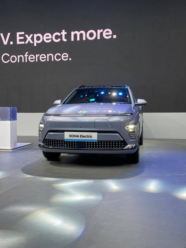 Hyundai Kona Electric terbaru diperkenalkan di Indonesia International Motor Show (IIMS) 2024. Foto: Sena Pratama/kumparan