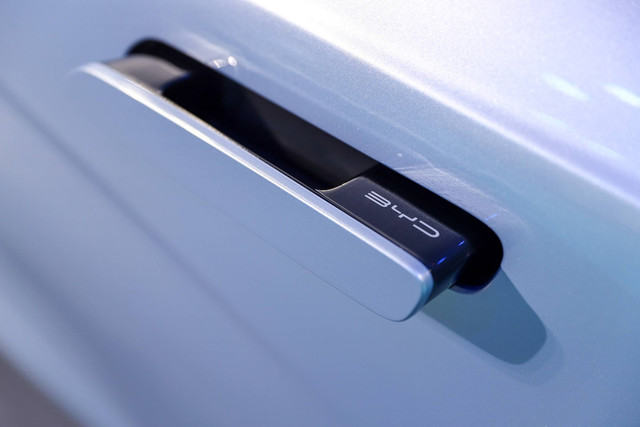 Tampilan mobil BYD Seal yang diperkenalkan di IIMS 2024, JIExpo, Kemayoran, Jakarta, Kamis (15/2/2024). Foto: Iqbal Firdaus/kumparan