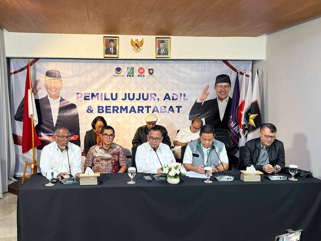 Konferensi pers Timnas AMIN soal kecurangan pemilu dan perolehan suara paslon 01 di Pilpres 2024 di Sekretariat Koalisi Perubahan, Jalan Brawijaya nomor 10, Jakarta Selatan, Kamis (15/2/2024). Foto: Haya Syahira/kumparan