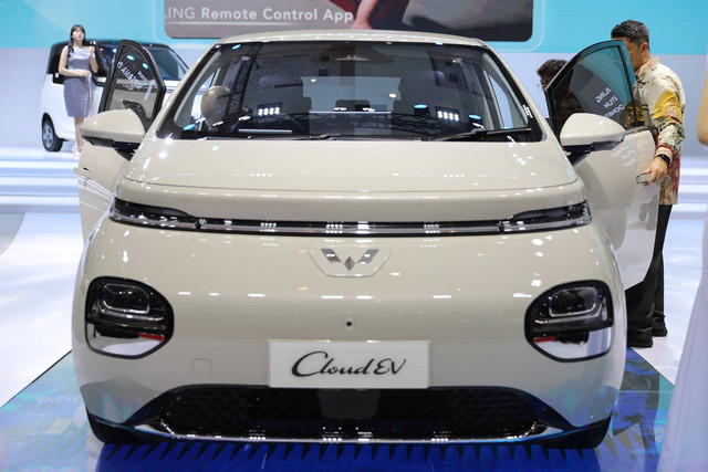 Tampilan mobil Wuling CloudEV di IIMS 2024. Foto: Iqbal Firdaus/kumparan