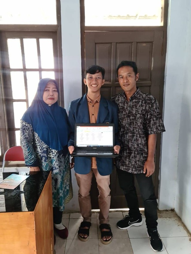 Foto Bersama Perangkat Desa yang Merupakan Salah Satu Peserta Pelatihan
