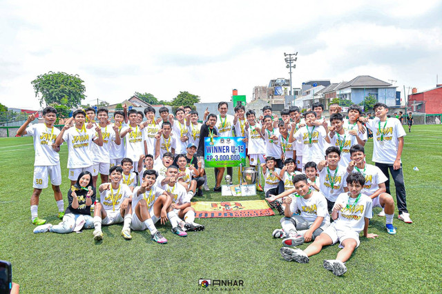 Java Soccer U-15 Juara Askot Jaksel, Diapresiasi Pembina | kumparan.com