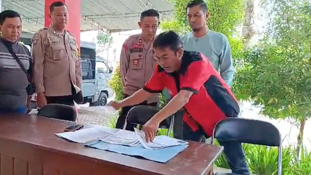 Tangkapan layar video Jumadi saat mengamuk menunjukkan kecurigaan atas kecurangan pemilu. Dok: Ist.