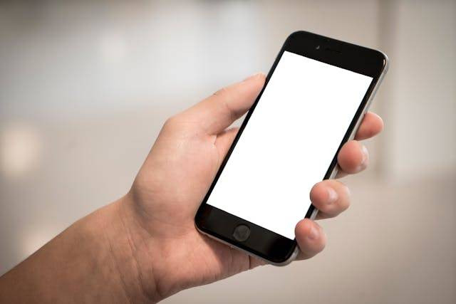 Ilustrasi Cara Memperbaiki Masalah Audio pada Handphone. Sumber: Pexels/Terje Sollie