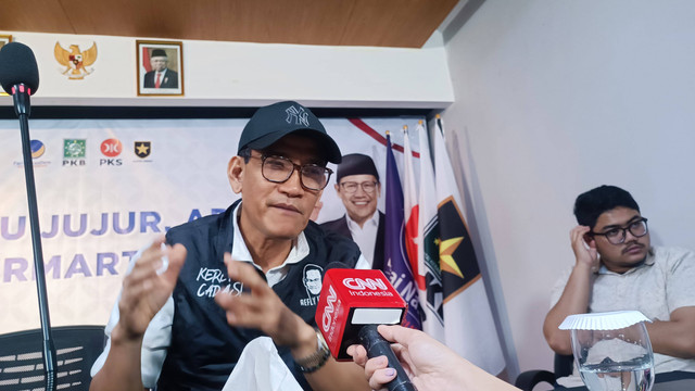 Refly Harun saat dijumpai di rumah perubahan, Brawijaya, Jaksel, Jumat (16/2). Dok. Thomas bosco Foto: Thomas Bosco/kumparan