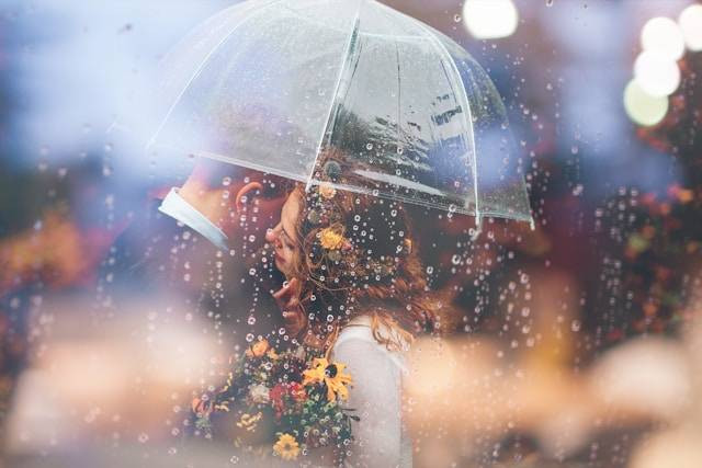 Cara Pria Scorpio Menyatakan Cinta. Foto Hanya Ilustrasi. Sumber Foto: Unsplash.com/Joel Overbeck