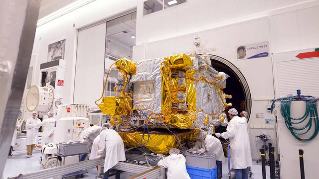 Penampakan Satelit Merah Putih 2 dengan teknologi High Throughput Satellite (HTS) yang akan menempati slot orbit 113 derajat Bujur Timur (113 BT). Foto: Telkom