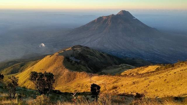 Puncak Suroloyo. Foto hanyalah ilustrasi, bukan tempat yang sebenarnya. Sumber: Unsplash/Dan Gilmour
