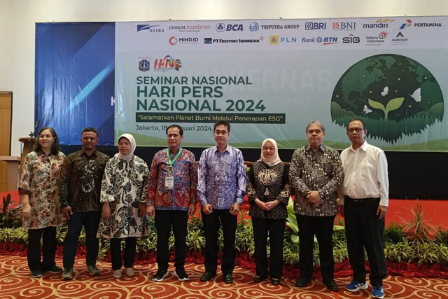 Persatuan Wartawan Indonesia (PWI) Pusat bekerjasama dengan Kementerian Lingkungan Hidup dan Kehutanan (KLHK) menggelar seminar yang bertajuk "Selamatkan Planet Bumi Melalui Penerapan Prinsip ESG" di Candi Bentar, Ancol, Jakarta Utara, Minggu (18/2). Foto: Zamachsyari/kumparan