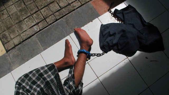 Ilustrasi penderita sakit jiwa. Sumber Gambar: Kumparan.com