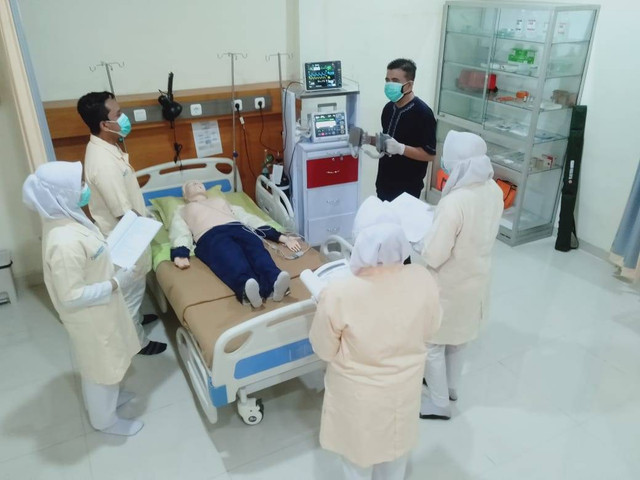 Salah satu lab yang dimiliki Fakultas Keperawatan dan Kebidanan (FKK) Unusa. Foto: Dok. FKK Unusa