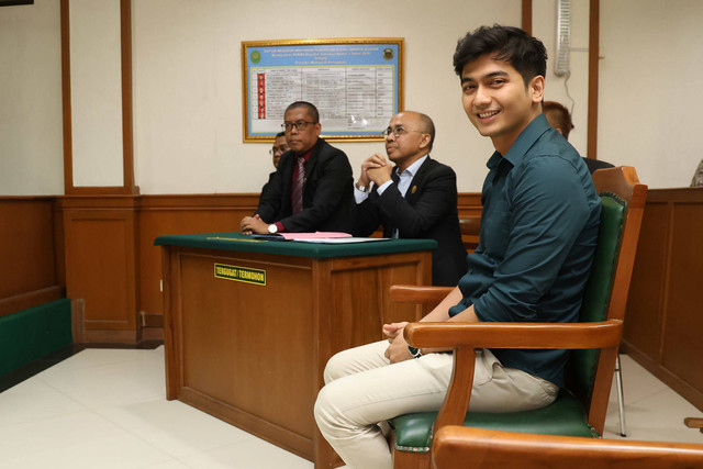 Ria Ricis dan Teuku Ryan menjalani sidang perceraian perdana di Pengadilan Agama Jakarta Selatan, Jakarta, Senin, (19/02/2024). Foto: Agus Apriyanto