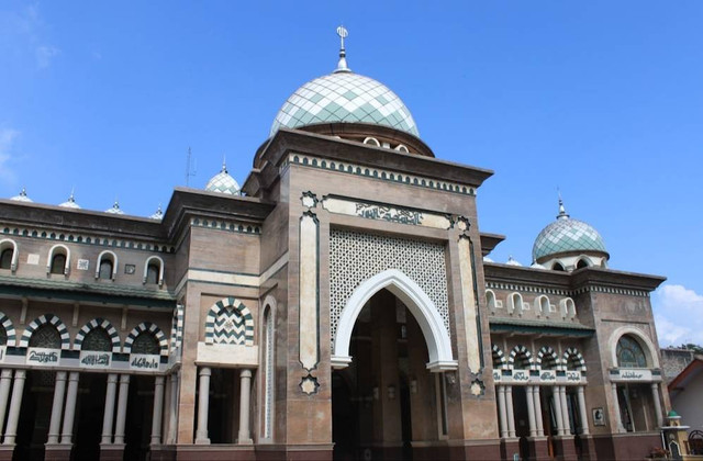 Ilustrasi Jelaskan Perbedaan antara Nabi dan Rasul! Sumber Unsplash/Mufid Majnun