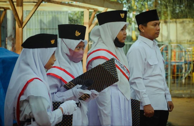 Ilustrasi Semboyan Bhinneka Tunggal Ika Tertulis pada Garuda Pancasila Sumber Unsplash/Syahrul Alamsyah Wahid