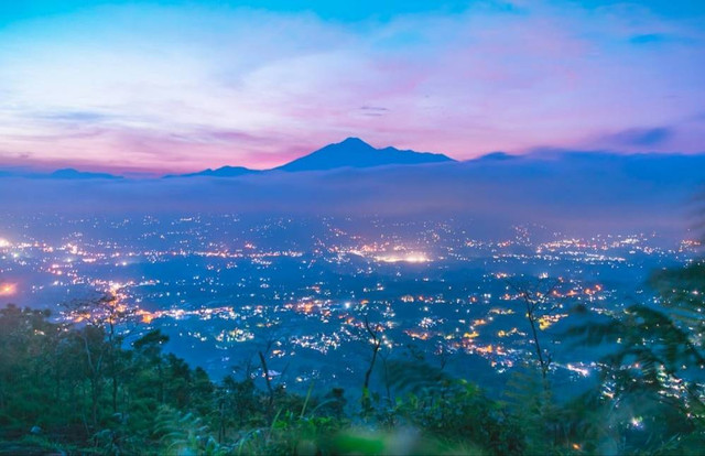 Ilustrasi Bukit di Yogyakarta, Bukan Tempat Sebenarnya  Sumber Unsplash/Faiz Muhammad