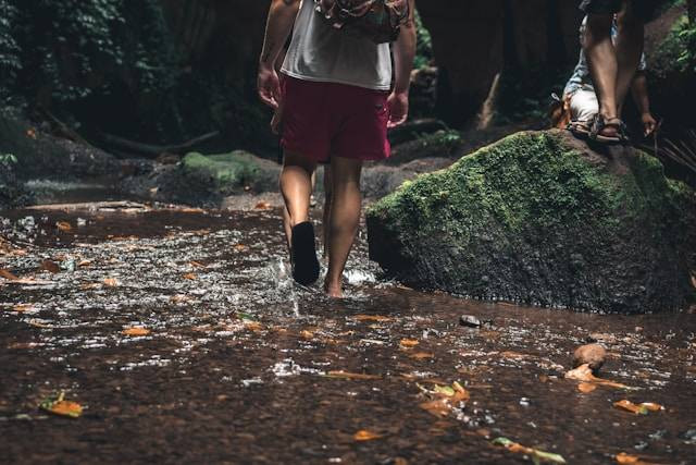 Sungai Gelar. Foto hanyalah ilustrasi, bukan tempat yang sebenarnya. Sumber: Unsplash/Artem Beliaikin