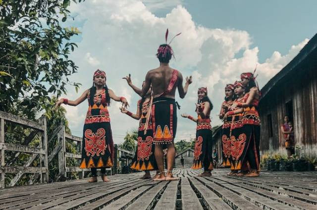Ilustrasi makna bhinneka tunggal ika dalam persatuan, sumber foto: Life Folk by pexels.com