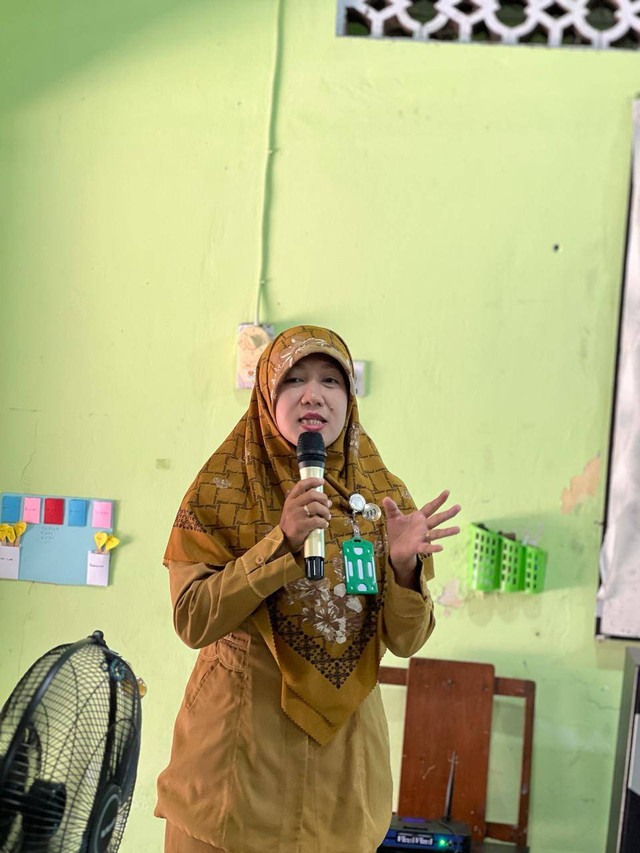 Penyampaian Materi oleh Puskesmas Galur I tentang Kesehatan anak kepada para orang tua murid di SD Muhammadiyah Trayu, Derpoyudan, Tirtorahayu, Kulon Progo, DIY. Sumber : Dokumentasi Pribadi