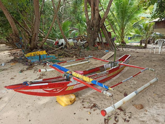 Perahu Nelayan Tradisional Pulau Kecil di Papua Barat Daya. Sumber foto: Koleksi pribadi, 2021