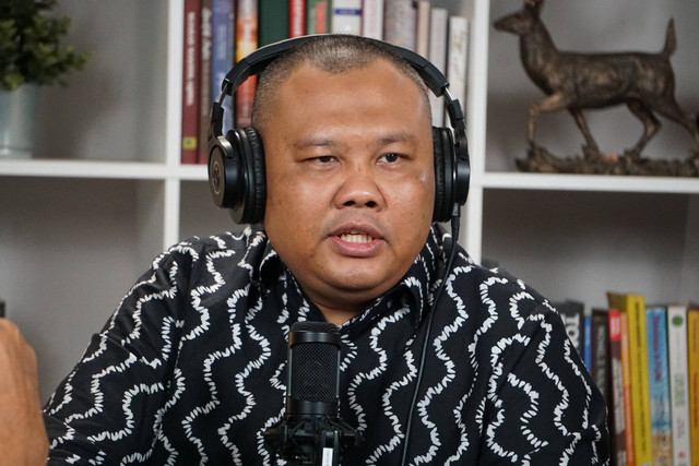 Hendri Satrio Analis Politik sekaligus Pendiri Lembaga Survei KedaiKOPI saat diwawancarai di program DipTalk kumparan di kantor kumparan. Foto: Fitra Andrianto/kumparan