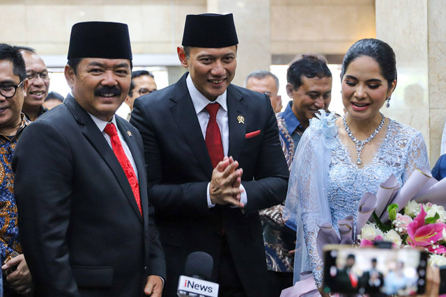 Serah terima jabatan Menteri ATR/BPN dari Marsekal (Purn) TNI Hadi Tjahjanto kepada Agus Harimurti Yudhoyono (AHY) di kantor Kementerian ATR/BPN, Jakarta, Rabu (21/2/2024). Foto: Iqbal Firdaus/kumparan