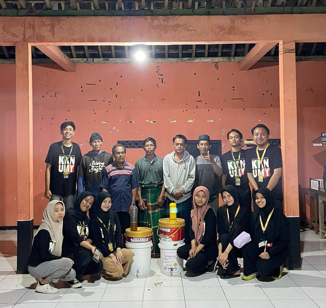Sosialisasi Pembuatan Pupuk Kompos dan Biofertilizer (17/01). Sumber: Dokumentasi KKN 079