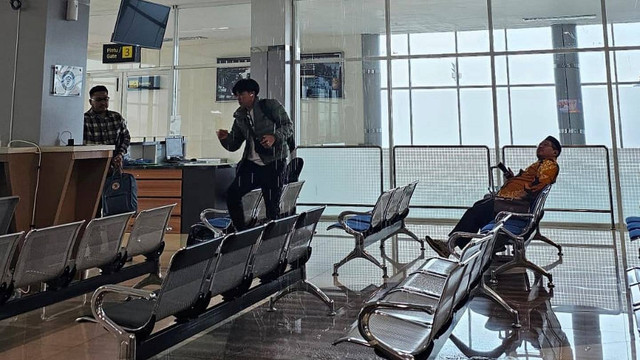 Atap ruang tunggu Bandara Abdulrachman Saleh di Malang bocor, Kamis (22/2/2024). Foto: Dok. Istimewa
