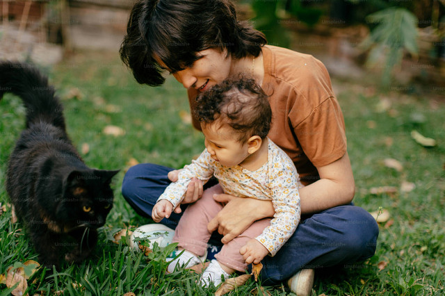 Ilustrasi hadits tentang ibu. Foto: unsplash/Frank Flores