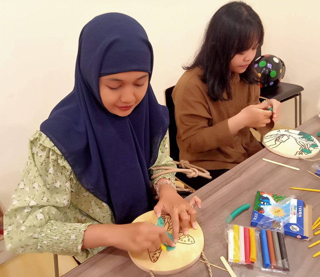 Diah Ayu Karindra (berhijab). Foto: Masruroh/Basra