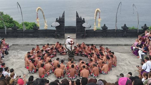 Ilustrasi asal usul tari kecak. Sumber: unsplash.com/ Achmad Nur Imansyah