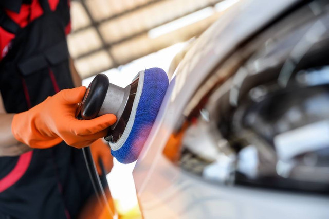 Ilustrasi car grooming untuk menjaga tampilan luar mobil. Foto: SORN340 Studio Images/Shutterstok