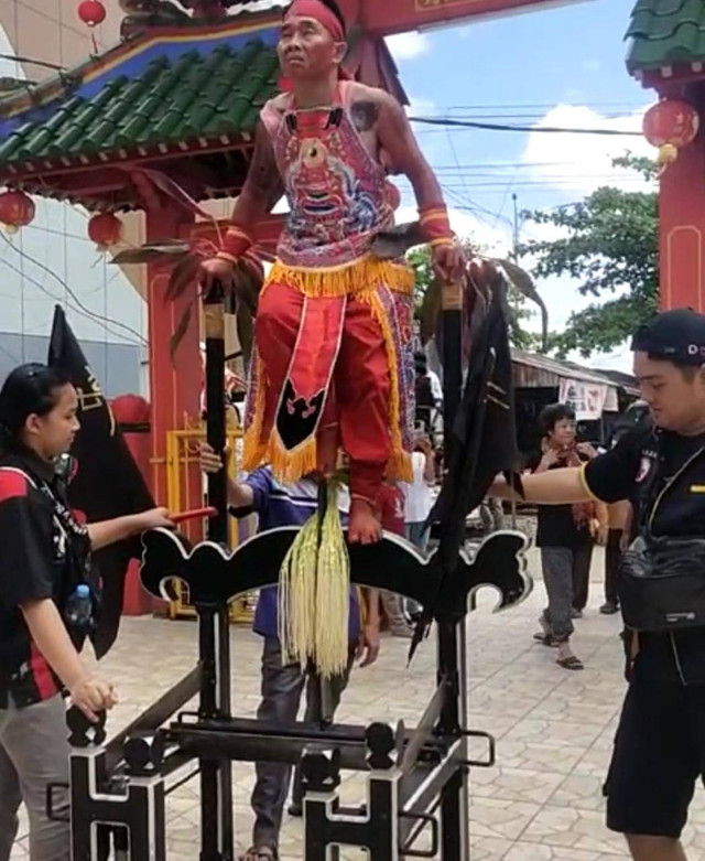 Tatung gelar ritual cuci jalan di Pontianak jelang perayaan Cap Go Meh pada Jumat, 23 Februari 2024. Foto: Dok. Hi!Pontianak