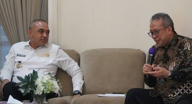Bupati Kab. Tangerang Ahmed Zaki Iskandar (kiri) dan Direktur PMO TKPR Jabodetabek-punjur Wisnubroto Sarosa (kanan)/Sumber: Instagram @pmo_jabodetabekpunjur