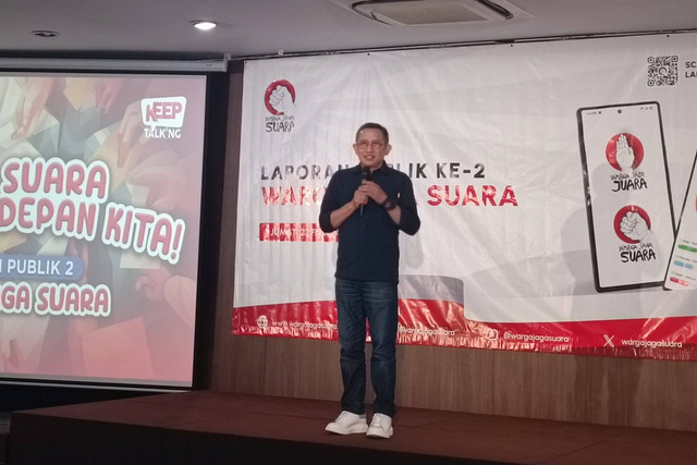 Pengamat politik yang sekaligus penggagas Warga Jaga Suara, Eep Saefulloh Fatah, saat laporan publik Warga Jaga Suara di Cikini, Jumat (23/2/2024). Foto: Hedi/kumparan