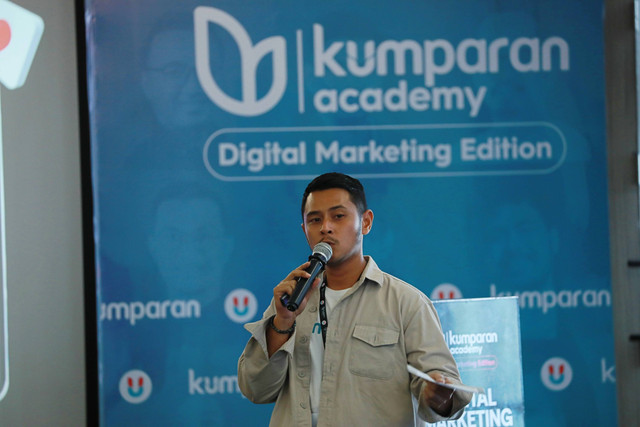 Head of Audience Management kumparan, Mahatmanara M. Sophiaan memberikan pemaparan pada acara kumparan Academy-Digital Marketing Edition di Jakarta, Jumat (23/2/2024). Foto: Aditia Noviansyah/kumparan