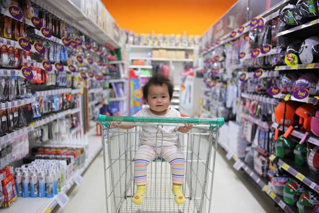 Toko Perlengkapan Bayi Jogja. Foto Hanya Ilustrasi. Sumber Foto: Unsplash.com/Jomjakkapat Parrueng