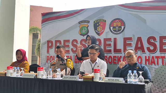 Jumpa pers pengungkapan kasus pornografi anak di Polresta Bandara Soekarno-Hatta, Sabtu (24/2/2023). Foto: Jonathan Devin/kumparan