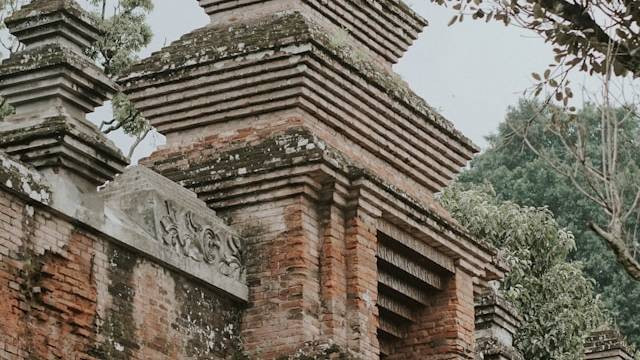 Jalan Masjid Mataram. Tempat Ziarah di Yogyakarta. Sumber: Aliffian Arief / Unsplash