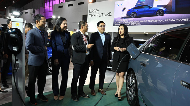 PLN mendorong kendaraan hijau menuju Net Zero Emissions di tahun 2060. Foto: dok. PLN