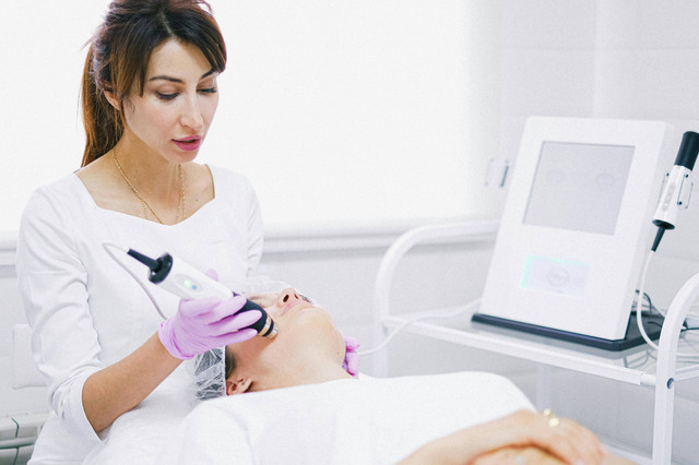 Klinik Kecantikan di Jakarta Selatan. Foto hanya ilustrasi, bukan tempat sebenarnya. Sumber: Pexels/Anna Shvets