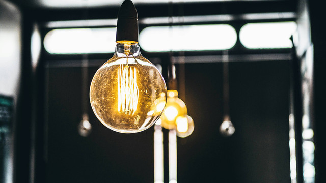 Ilustrasi Manfaat Energi Listrik, Foto: Unsplash/Anthony Indraus