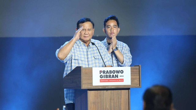 Prabowo Subianto dan Gibran Rakabuming Raka saat menggelar pidato kemenangan pada Rabu (14/2/2024) di Istora Senayan, Jakarta. Sumber : Youtube.com