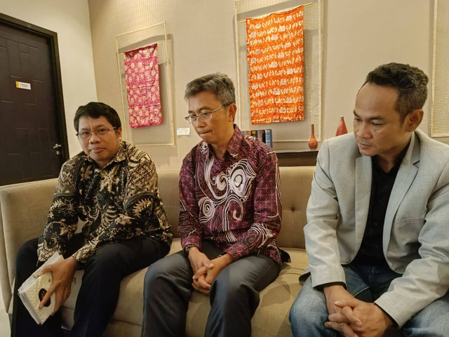 Ketua Bidang Riset dan Kerja sama Asosiasi Pendidikan Tinggi Farmasi Indonesia I Ketut Adnyana saat penyampaian produksi obat herbal di Indonesia. Foto: istimewa