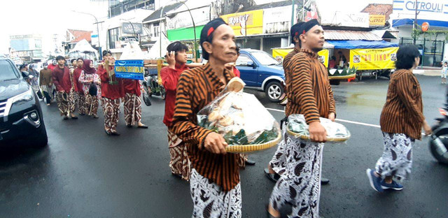Tradisi apeman dan ruwahan yang digelar jelang Ramadhan. Foto: Len